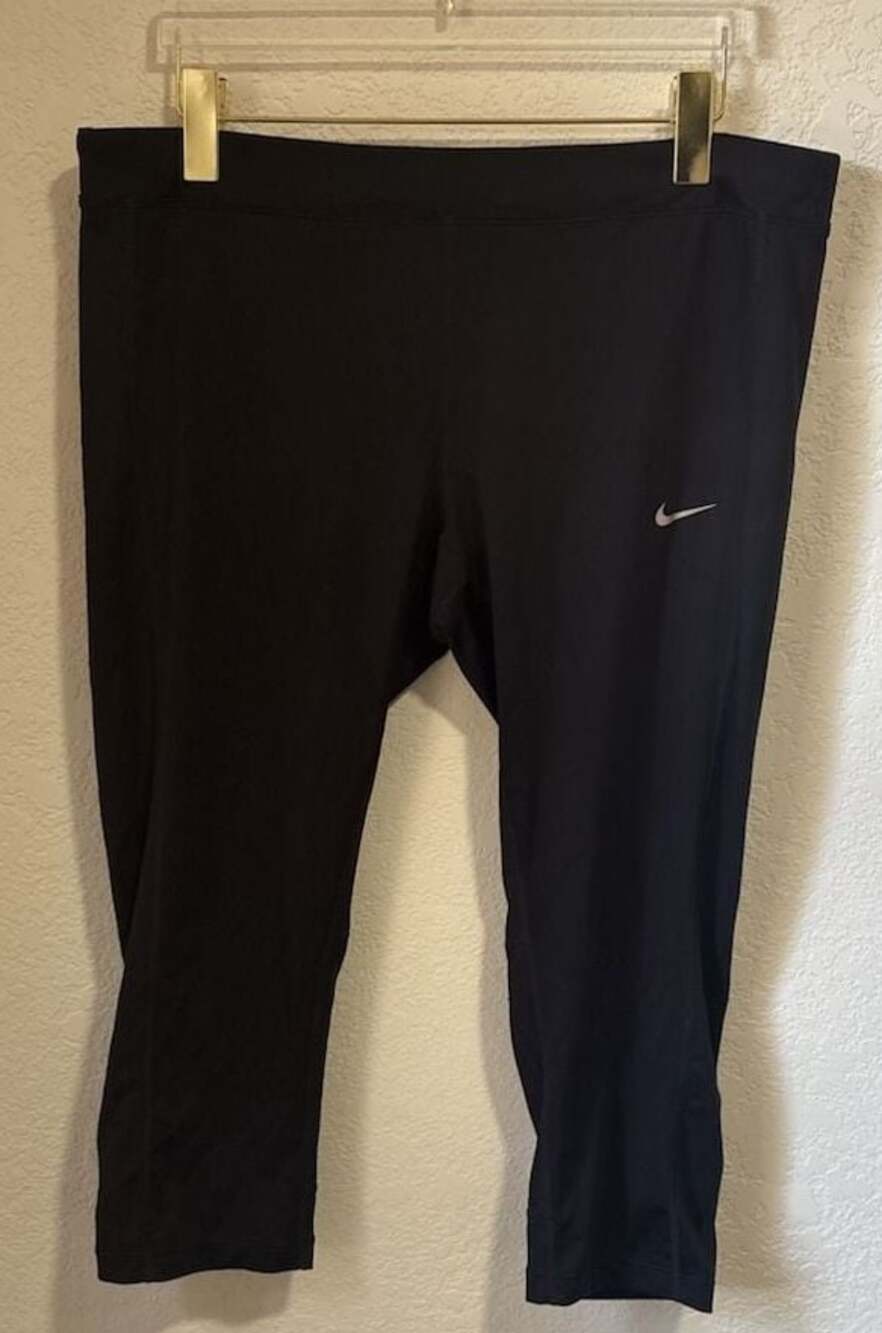 Nike Dri-Fit Essential Capri Tights (645603) BLACK - XL